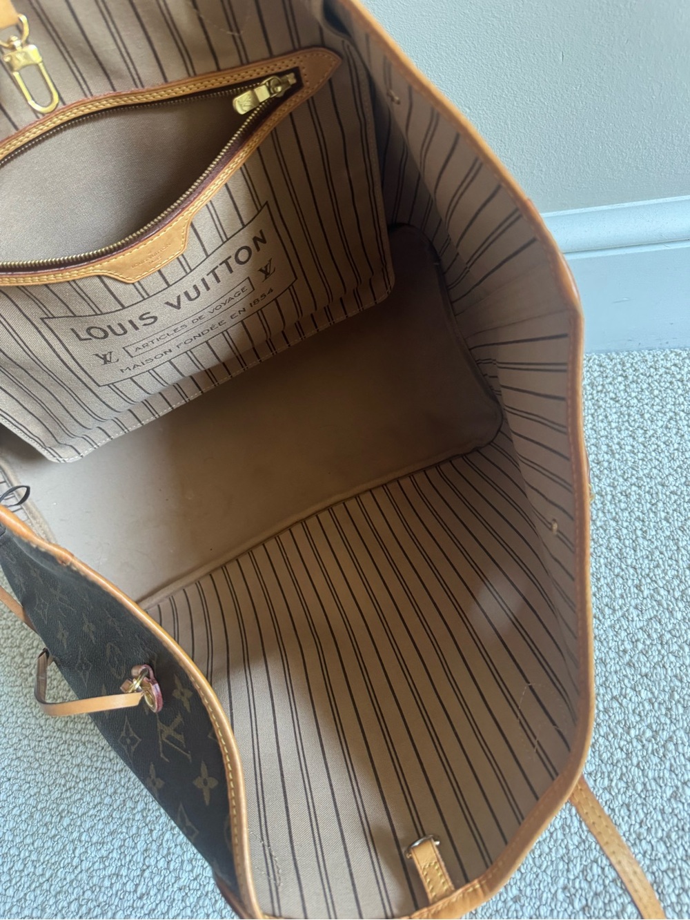Louis Vuitton Brown Monogram Canvas Tote with Vachetta Trim - Picture 4 of 4